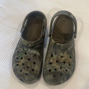 Crocs camo mens sz 8